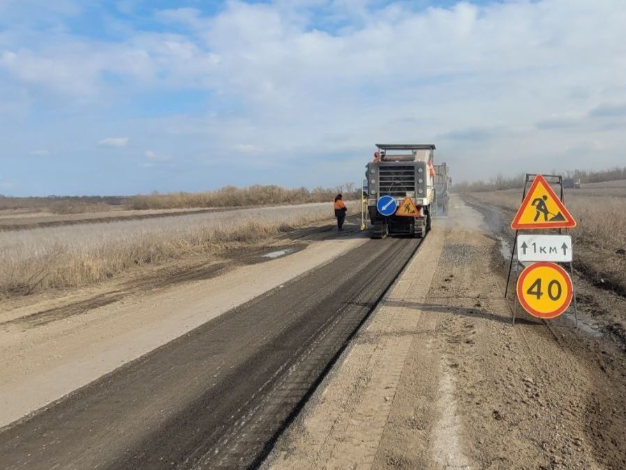 В Волновахском районе начался ремонт участка дороги Павловка-Петровское