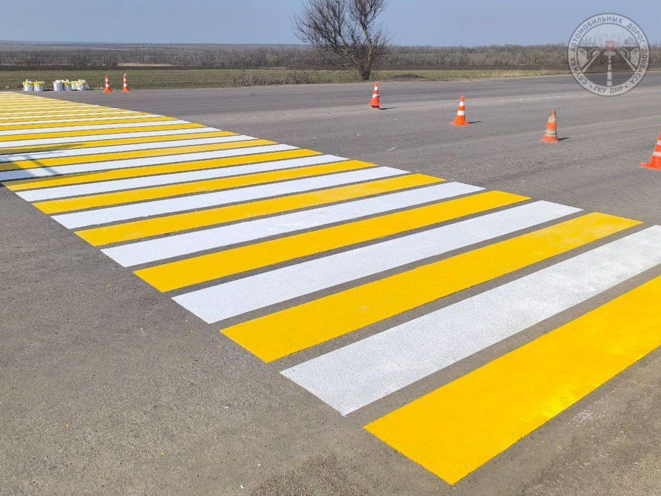 Более 5 тысяч кв. м дорожной разметки нанесли дорожники на дорогах общего пользования за минувшую неделю – ГКУ «Служба автомобильных дорог Донбасса»