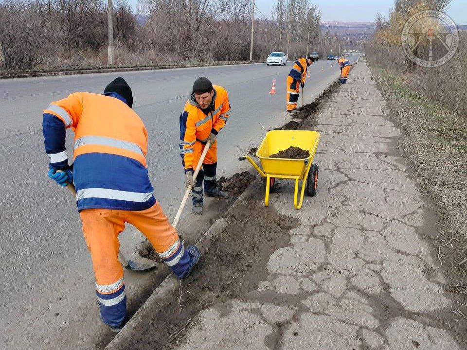 Дорожники перешли на весенне-летнее содержание сети дорог общего пользования – Служба автомобильных дорог Донбасса
