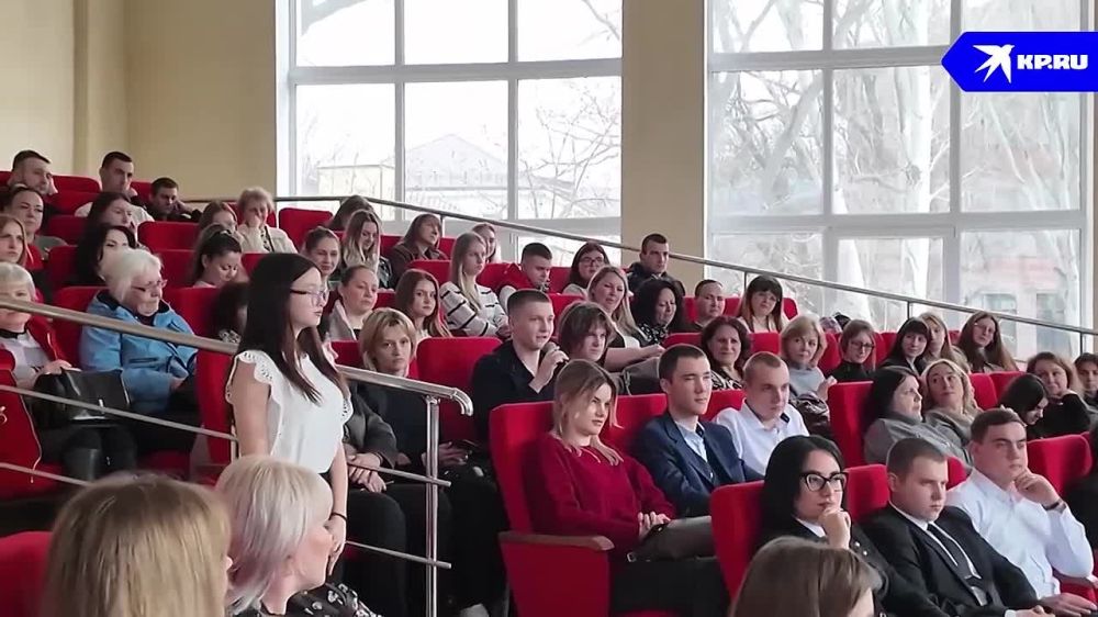 «Нельзя выгорать, вставай и работай»: Илья Авербух дал мотивационный мастер-класс в Мариуполе