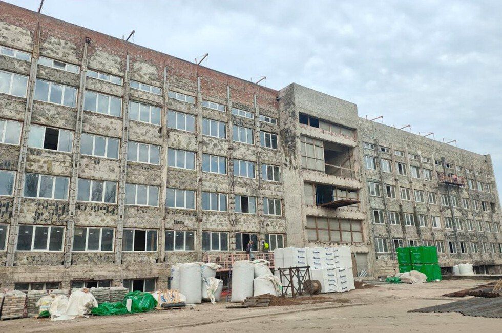 В Мариуполе в этом году восстановят поврежденный пожаром и боями горсовет