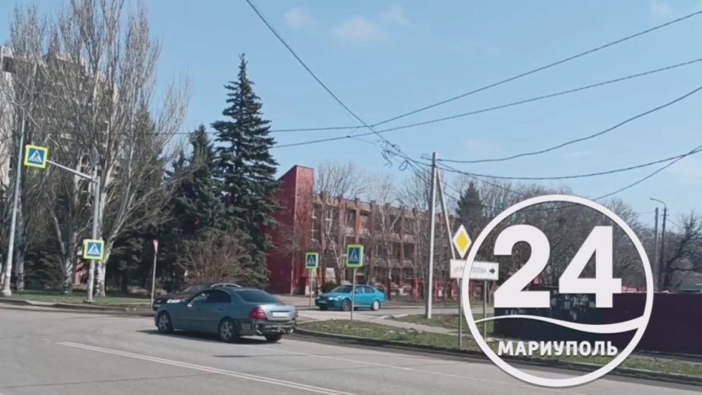 ПИШУТ ЧИТАТЕЛИ. Проблема провисших проводов остается актуальной во многих районах Мариуполя