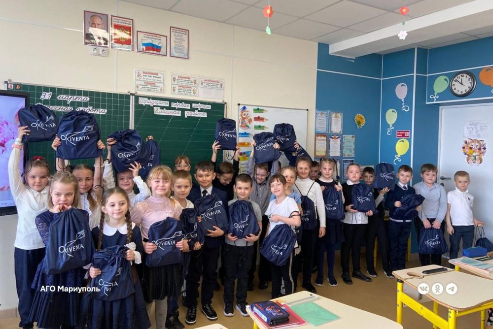 Волонтёры передали мариупольским первоклашкам канцелярские принадлежности