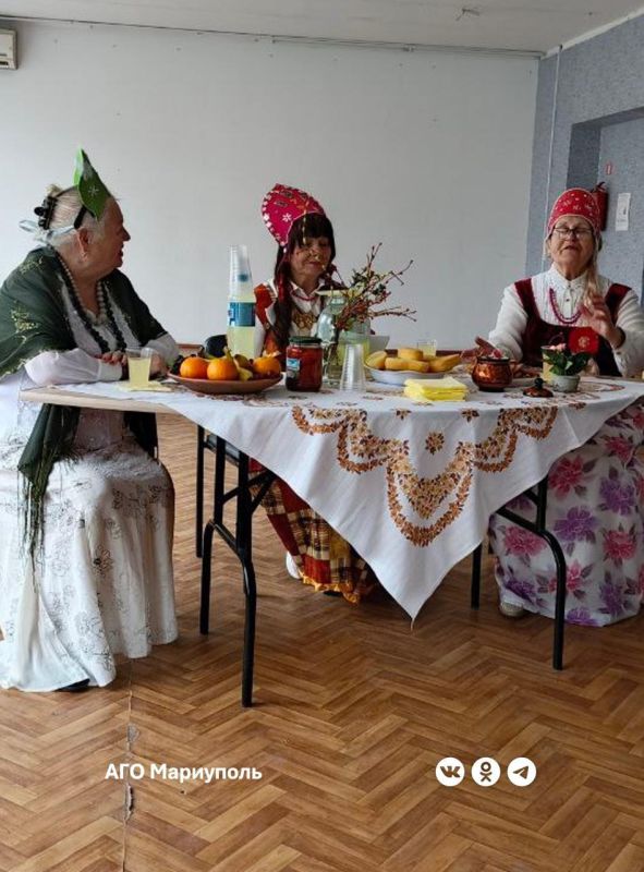 Подопечные левобережного терцентра встретили День смеха шутками и прибаутками