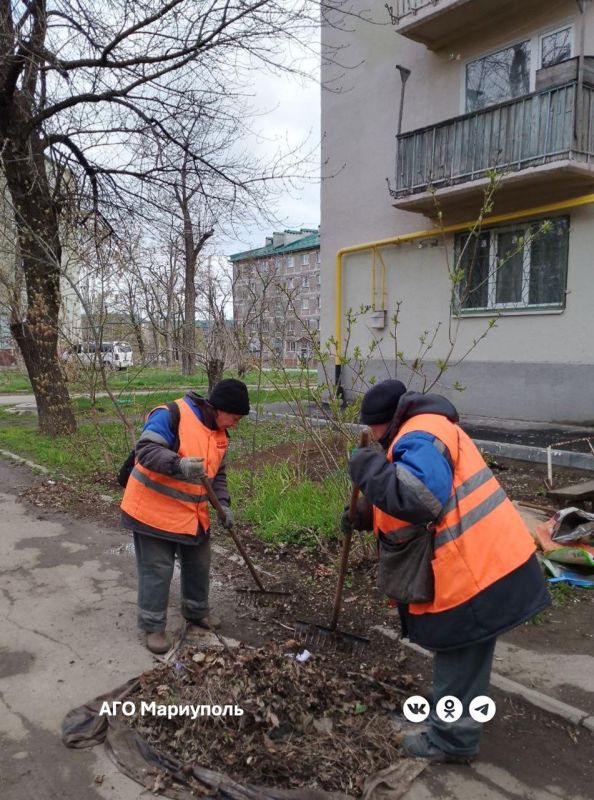 «Мариупольжилкомплекс» провёл масштабную уборку дворов «Мариупольжилкомплекс» провёл масштабную уборку дворов