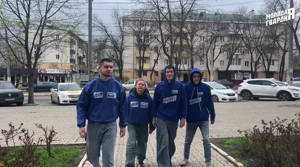 Помощь в трудную минуту!. Активисты Мариупольского отделения «Молодой Гвардии» проявили чуткость и внимание, оказав помощь в переезде в новую квартиру жительнице Мариуполя, оказавшейся в сложной жизненной ситуации