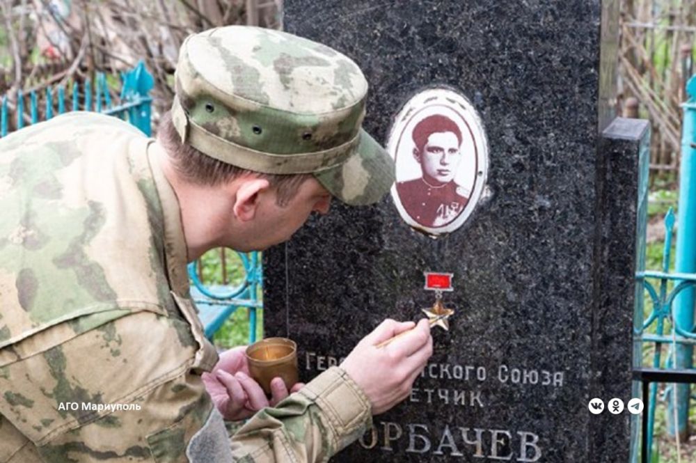 В Мариуполе росгвардейцы помогают благоустраивать мемориалы Героям Великой Отечественной войны