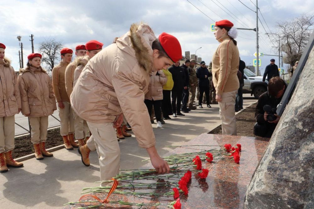 ЮНАРМЕЙСКИЙ ОТРЯД ГБОУ СШ№7 НА ОТКРЫТИИ ВОССТАНОВЛЕННОГО ПАМЯТНИКА ИВАНУ ДМИТРИЕВИЧУ МЕРЗЛЯКУ ЮНАРМЕЙСКИЙ ОТРЯД ГБОУ СШ№7 НА ОТКРЫТИИ ВОССТАНОВЛЕННОГО ПАМЯТНИКА ИВАНУ ДМИТРИЕВИЧУ МЕРЗЛЯКУ