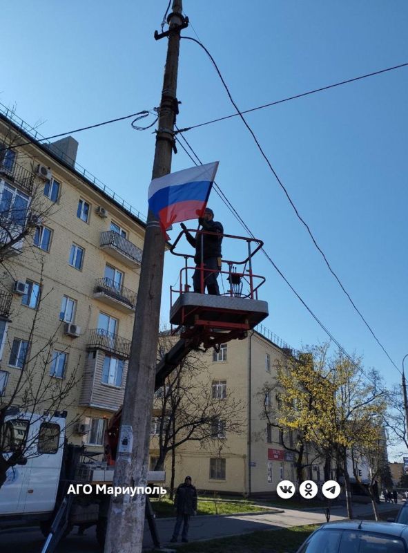 «Мариупольгорсвет» продолжает приводить электроопоры в надлежащий вид «Мариупольгорсвет» продолжает приводить электроопоры в надлежащий вид