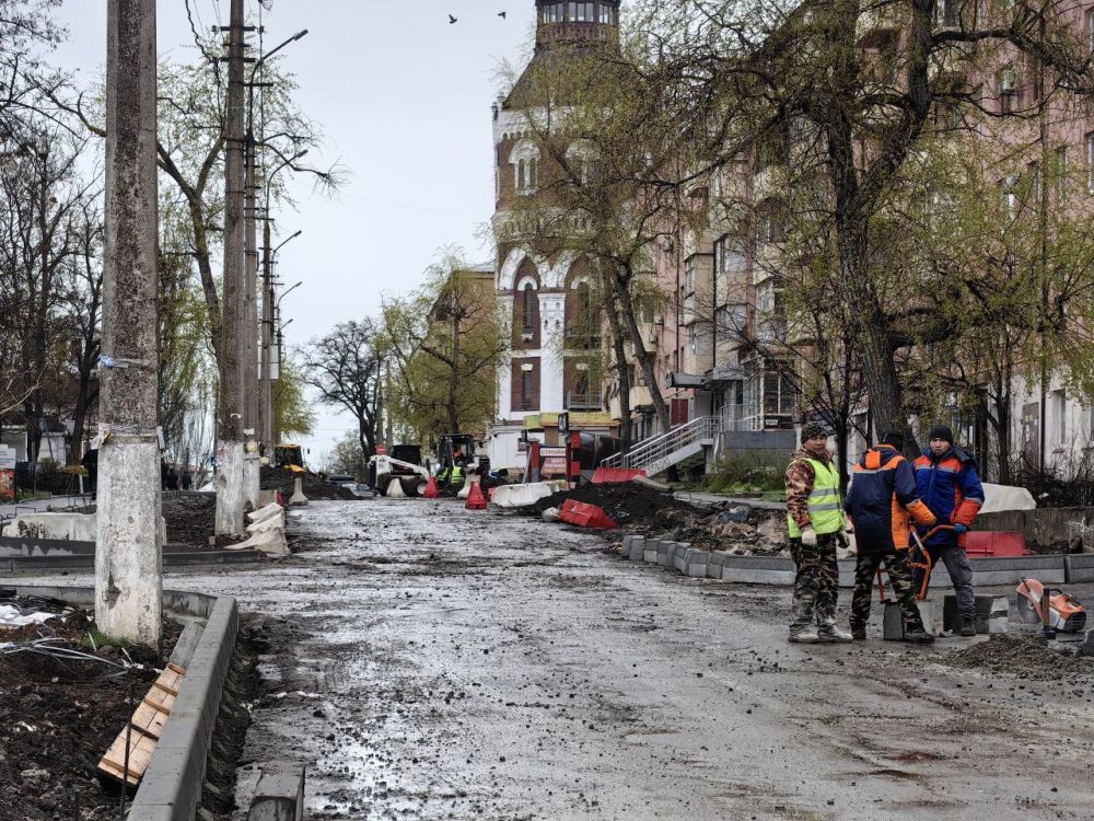 Дорожные работы сегодня продолжались, несмотря на дождливую погоду