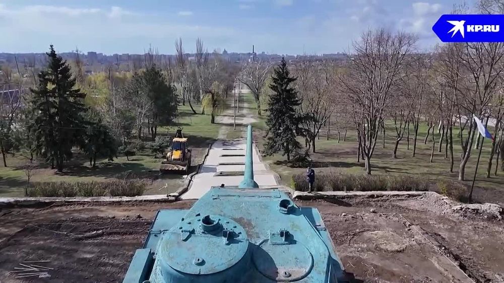 К 80-летию Победы в Мариуполе реставрируют легендарный памятник «Танк Т-34»