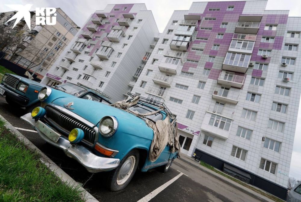 Корреспондент «Комсомолки» обнаружил ГАЗ-21 на стоянке в одном из мариупольских дворов Корреспондент «Комсомолки» обнаружил ГАЗ-21 на стоянке в одном из мариупольских дворов