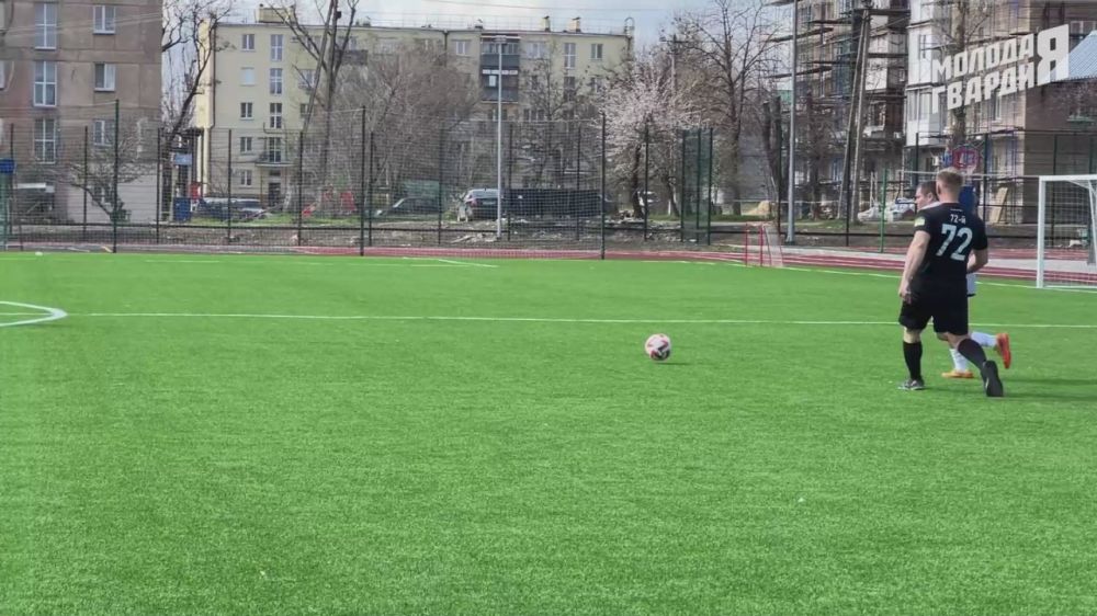 Футбол объединяет сердца!. В Мариуполе состоялся товарищеский матч между командой батальона Эспаньела и командой правительства Санкт-Петербурга! Матч прошёл в рамках гуманитарного транша, который в Мариуполь доставил...