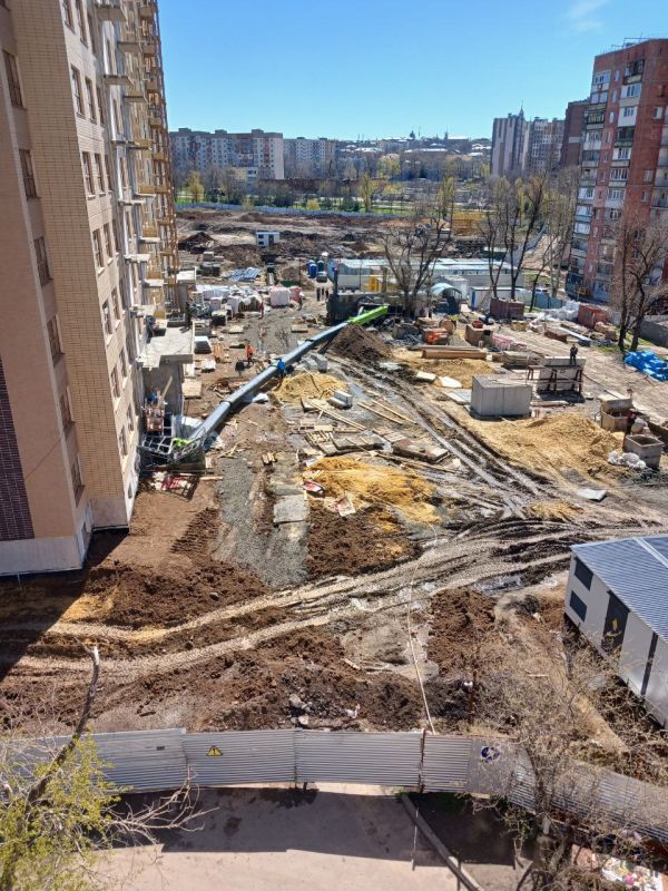 В Мариуполе снова упал строительный кран