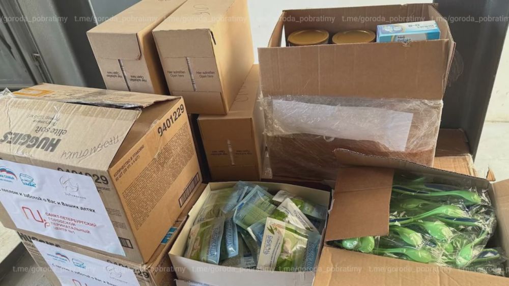 Петербург продолжает помогать молодым семьям Мариуполя