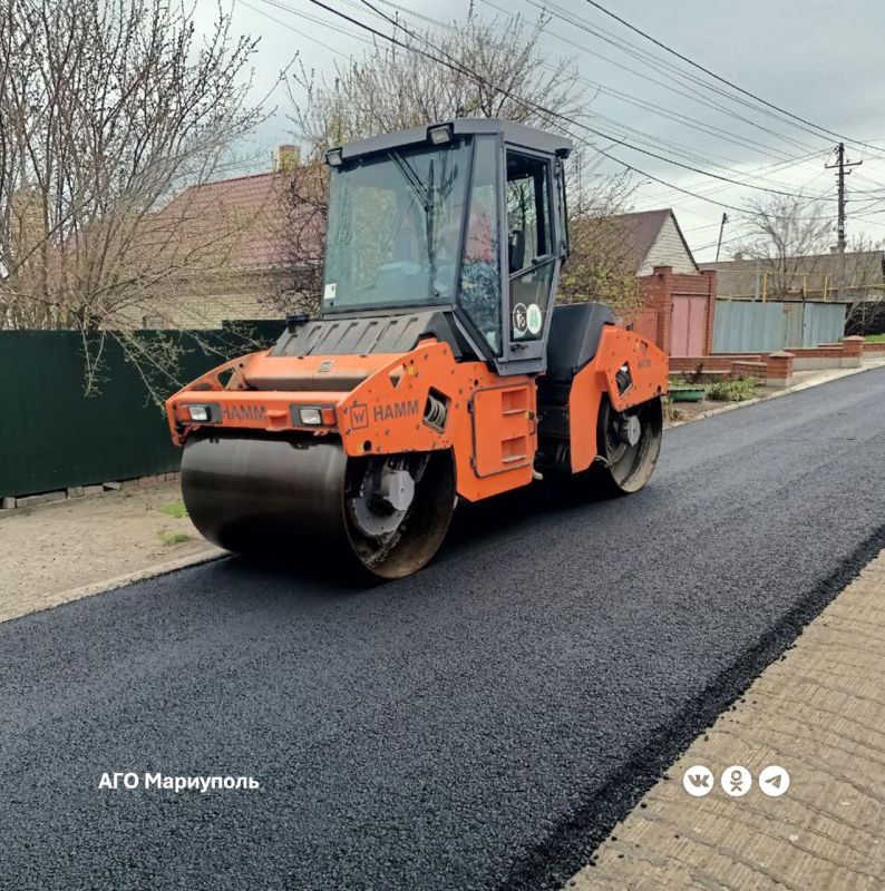 «Мариупольавтодор» асфальтирует дорогу в частном секторе Жовтневого района