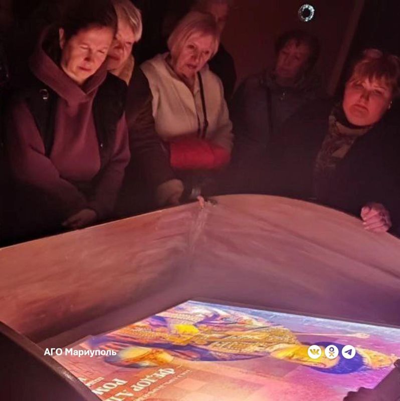 Пожилые жители Ильичевского района совершили экскурс в историю России Пожилые жители Ильичевского района совершили экскурс в историю России