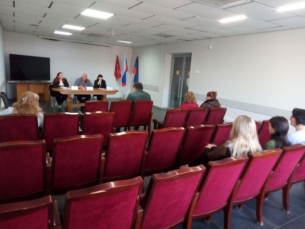 Сегодня в Управе Ильичевского внутригородского района г. Мариуполь состоялась встреча руководителя Управы Скударь Владимира Георгиевича с жителями