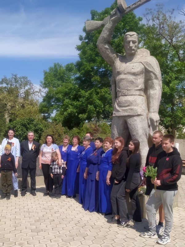 Кто ищет, тот находит!. 40 лет назад в селе Портовском был установлен памятник павшим воинам в честь односельчан, не вернувшихся с фронтов Великой Отечественной войны