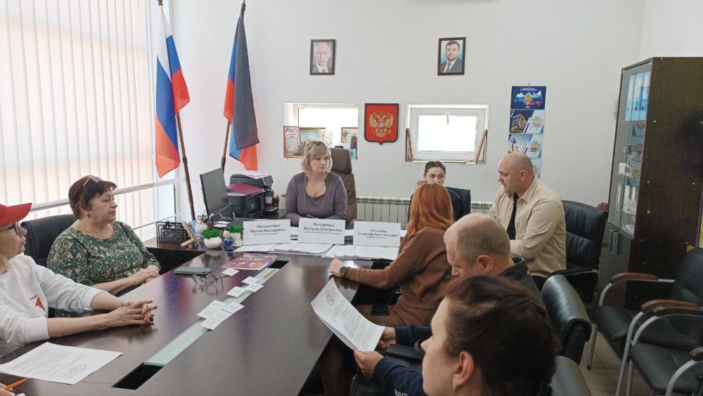 Заседание комиссии по делам несовершеннолетних Заседание комиссии по делам несовершеннолетних