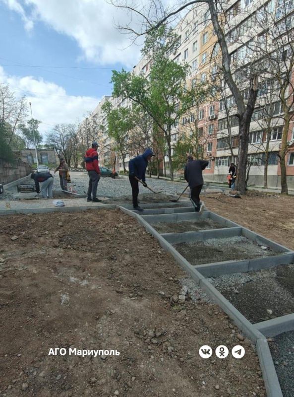 Петербуржцы продолжают работы по восстановлению и улучшению городской среды Петербуржцы продолжают работы по восстановлению и улучшению городской среды