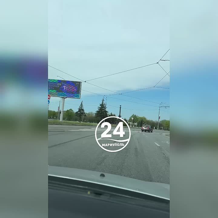 Стела «Мариуполь – город воинской славы» установлена в районе парка им. Петровского