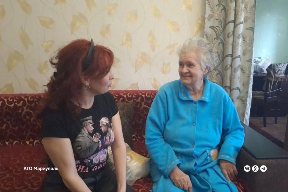 Екатеринбурженка поздравила мариупольских ветеранов Екатеринбурженка поздравила мариупольских ветеранов