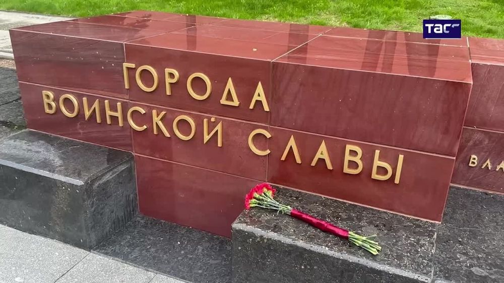 Мариуполь и Мелитополь появились на стеле в честь городов воинской славы у кремлевской стены