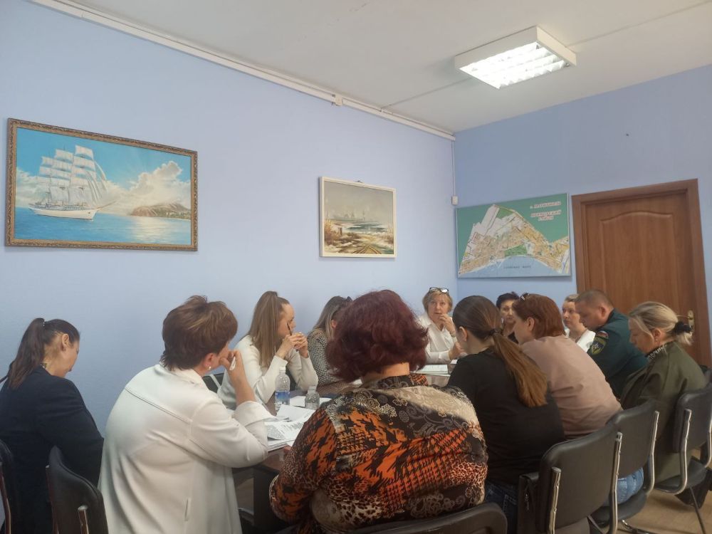 В Управе Приморского внутригородского района города Мариуполь состоялось заседание Комиссии по делам несовершеннолетних и защите их прав (КДНиЗП).