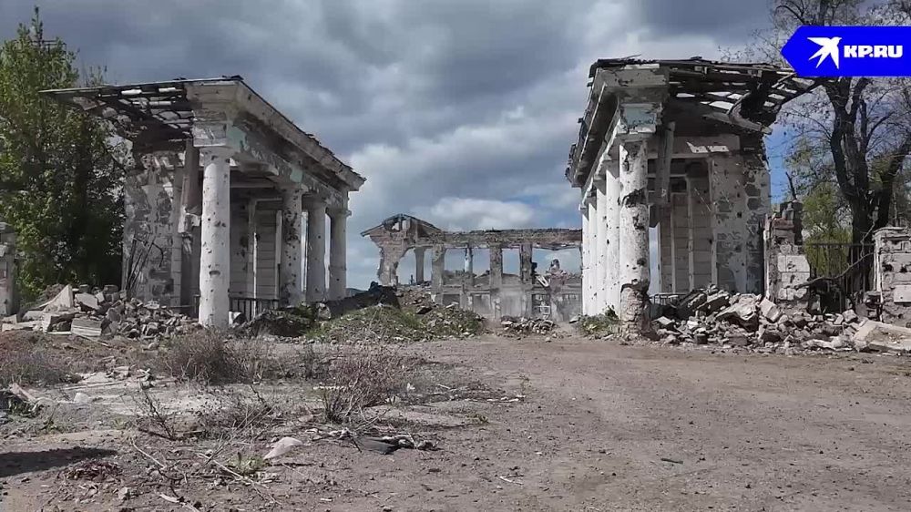 Студенты Киноакадемии Никиты Михалкова работают над короткометражным фильмом "Друзья" в Мариуполе