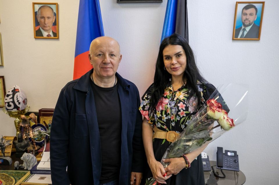 Олег Моргун: С Днем рождения поздравил начальника отдела культуры АГО Мариуполь Елену Карпенко