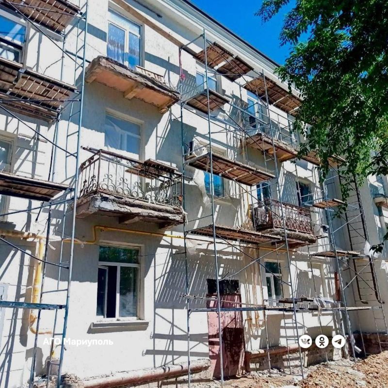 Липецкие строители приступили к покраске фасада жилого дома по улице Энгельса