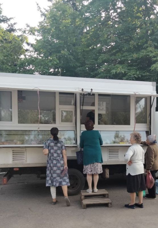 С 4 по 6 июня 2025 года осуществлена выездная торговля с использованием автомагазинов в населенных пунктах городских округов Донецк, Докучаевск, Горловка, Макеевка, Мариуполь, Харцызск, на территории г С 4 по 6 июня 2025 года осуществлена выездная торговля с использованием автомагазинов в населенных пунктах городских округов Донецк, Докучаевск, Горловка, Макеевка, Мариуполь, Харцызск, на территории г