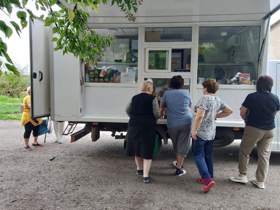 С 4 по 6 июня 2025 года осуществлена выездная торговля с использованием автомагазинов в населенных пунктах городских округов Донецк, Докучаевск, Горловка, Макеевка, Мариуполь, Харцызск, на территории г С 4 по 6 июня 2025 года осуществлена выездная торговля с использованием автомагазинов в населенных пунктах городских округов Донецк, Докучаевск, Горловка, Макеевка, Мариуполь, Харцызск, на территории г