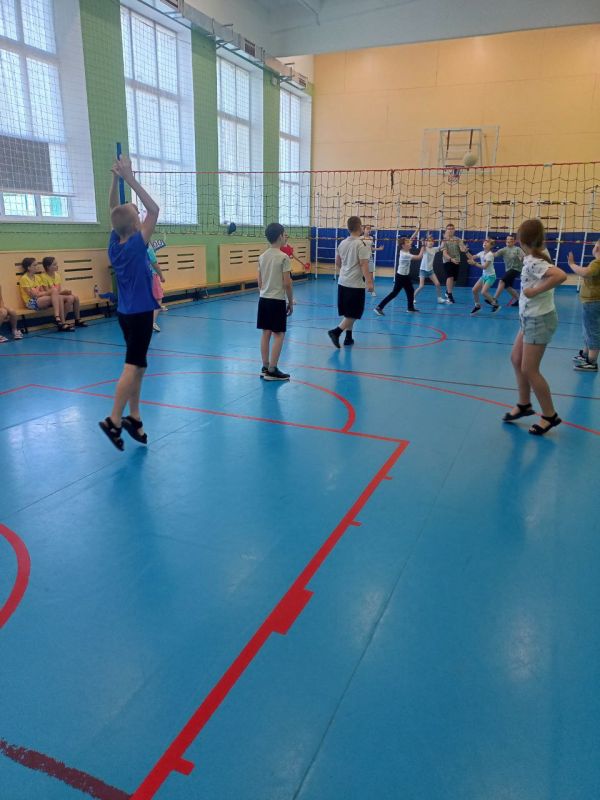 Пока взрослые на работе. В восьми общеобразовательных учреждениях Володарского округа работают пришкольные лагеря Пока взрослые на работе. В восьми общеобразовательных учреждениях Володарского округа работают пришкольные лагеря