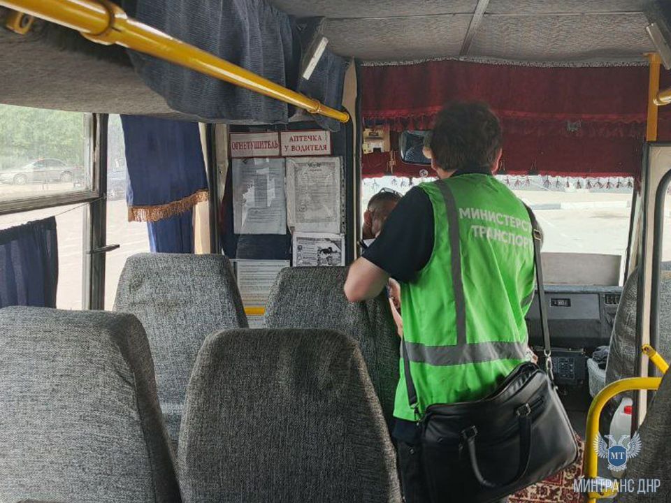 Сотрудники Минтранса ДНР проверили состояние межмуниципальных автобусов, отправляющихся с АВ "Южный" г. Донецк Сотрудники Минтранса ДНР проверили состояние межмуниципальных автобусов, отправляющихся с АВ "Южный" г. Донецк
