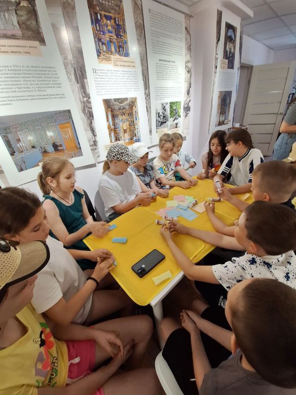 Пока взрослые на работе. В восьми общеобразовательных учреждениях Володарского округа работают пришкольные лагеря