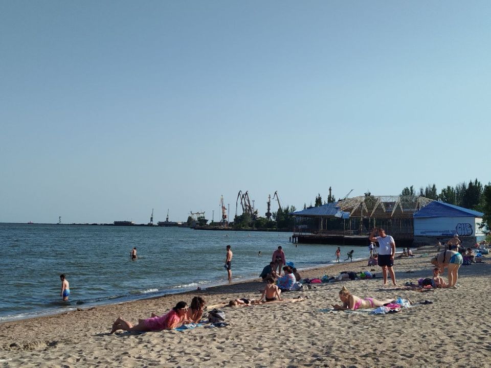 Температура воды на сегодня, 8 июня, в Мариуполе, составляет около 20.00°C, по данным сайта ru-meteo