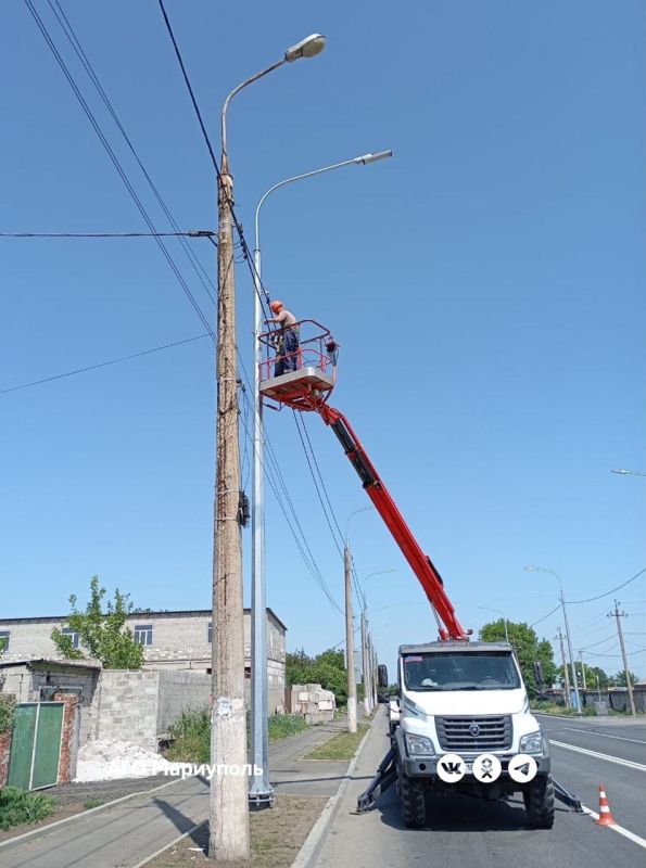 За минувшую неделю «Мариупольгорсвет» установил почти полторы сотни новых светильников За минувшую неделю «Мариупольгорсвет» установил почти полторы сотни новых светильников