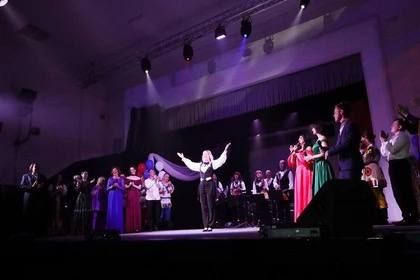 В драмтеатре Мариуполя прошел торжественный концерт «Песнь Родины бескрайней»