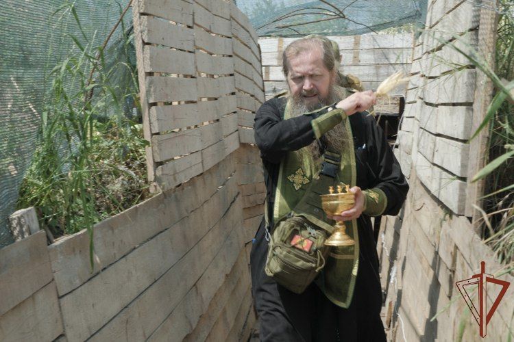 Священнослужители Нижегородской епархии навестили росгвардейцев в Донецкой Народной Республике (видео) Священнослужители Нижегородской епархии навестили росгвардейцев в Донецкой Народной Республике (видео)