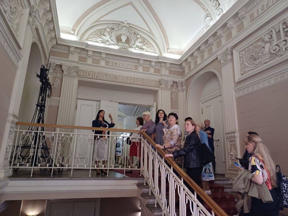 Педагоги Мариуполя побывали в петербургском театре Зазеркалье Педагоги Мариуполя побывали в петербургском театре Зазеркалье