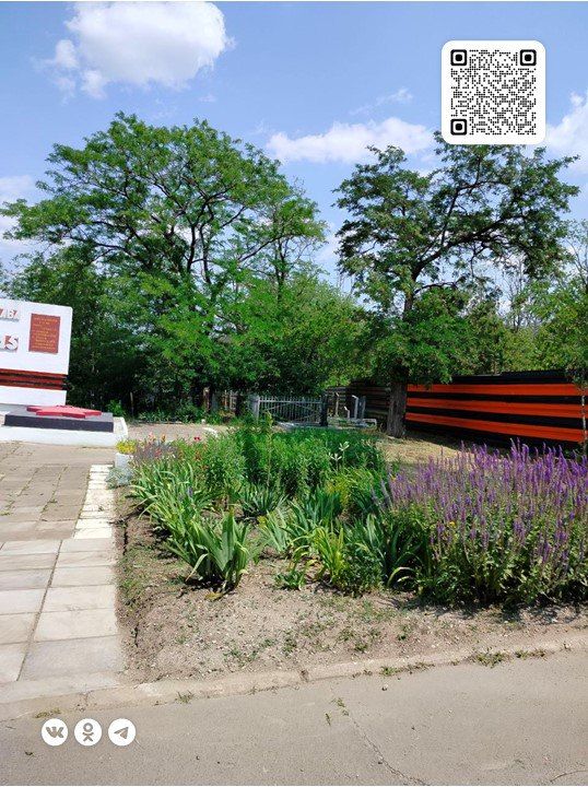 Коммунальщики продолжают благоустройство ритуальных мест Коммунальщики продолжают благоустройство ритуальных мест