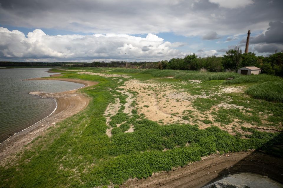 В Мариуполе продолжает действовать почасовой график подачи воды В Мариуполе продолжает действовать почасовой график подачи воды
