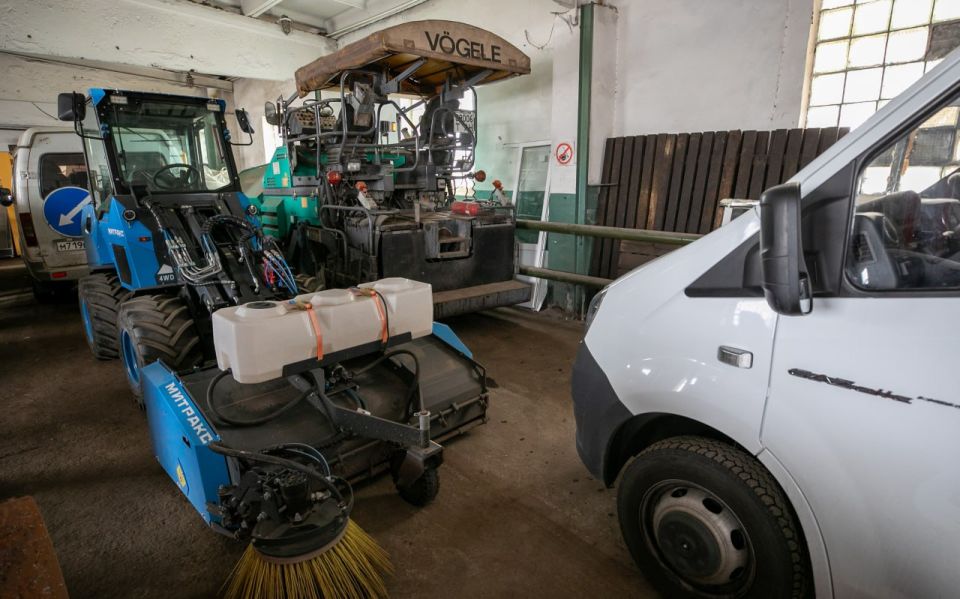 Ознакомился с материально-технической базой муниципального предприятия "Мариупольавтодор" Ознакомился с материально-технической базой муниципального предприятия "Мариупольавтодор"