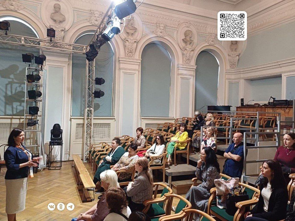 Мариупольцы знакомятся с достопримечательностями Санкт-Петербурга Мариупольцы знакомятся с достопримечательностями Санкт-Петербурга