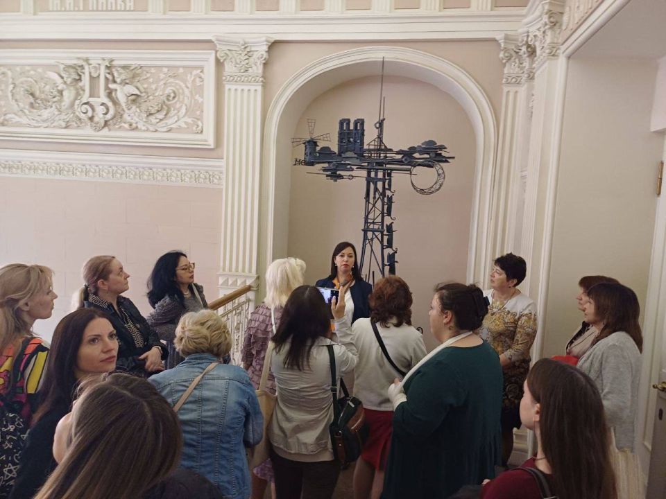 Педагоги Мариуполя побывали в петербургском театре Зазеркалье Педагоги Мариуполя побывали в петербургском театре Зазеркалье
