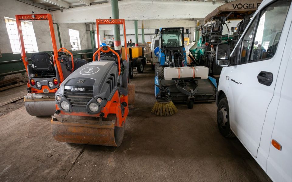 Ознакомился с материально-технической базой муниципального предприятия "Мариупольавтодор" Ознакомился с материально-технической базой муниципального предприятия "Мариупольавтодор"