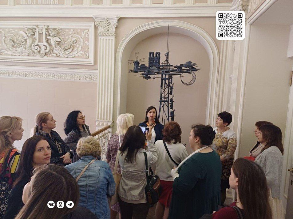 Мариупольцы знакомятся с достопримечательностями Санкт-Петербурга Мариупольцы знакомятся с достопримечательностями Санкт-Петербурга