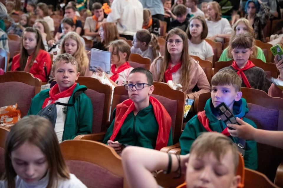 Мариупольские школьники посетили в Санкт-Петербурге театр-фестиваль Мариупольские школьники посетили в Санкт-Петербурге театр-фестиваль